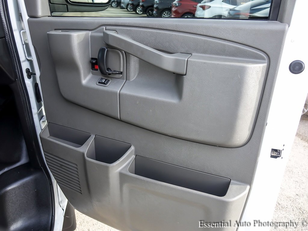 2018 GMC SAVANA - Image 23