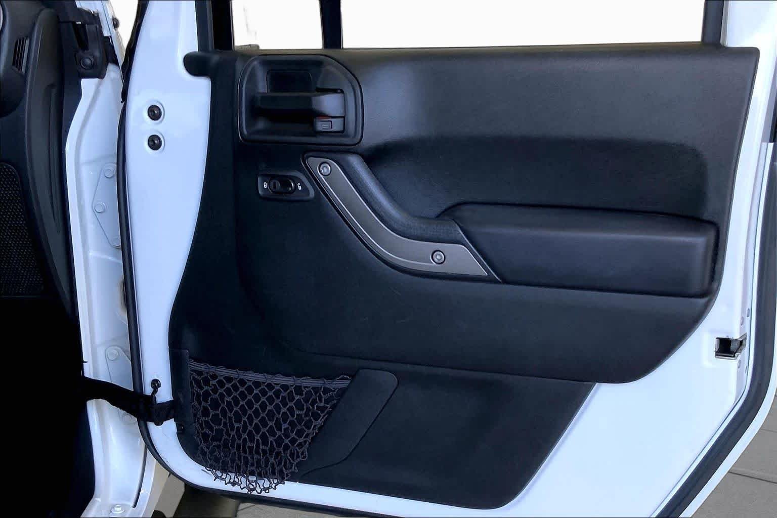 Used 2017 Bright White Clearcoat Jeep Sport image 22