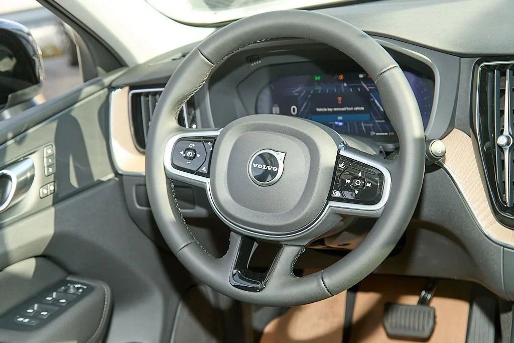 New 2026 Crystal White Volvo Core image 24