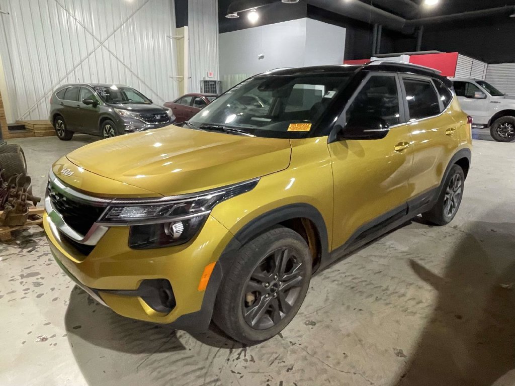 Used 2022 Yellow Kia S image 3