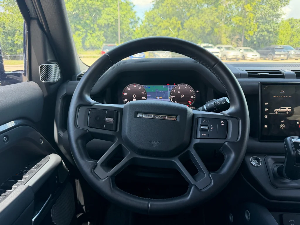 Used 2023  Land Rover X-Dynamic SE image 17