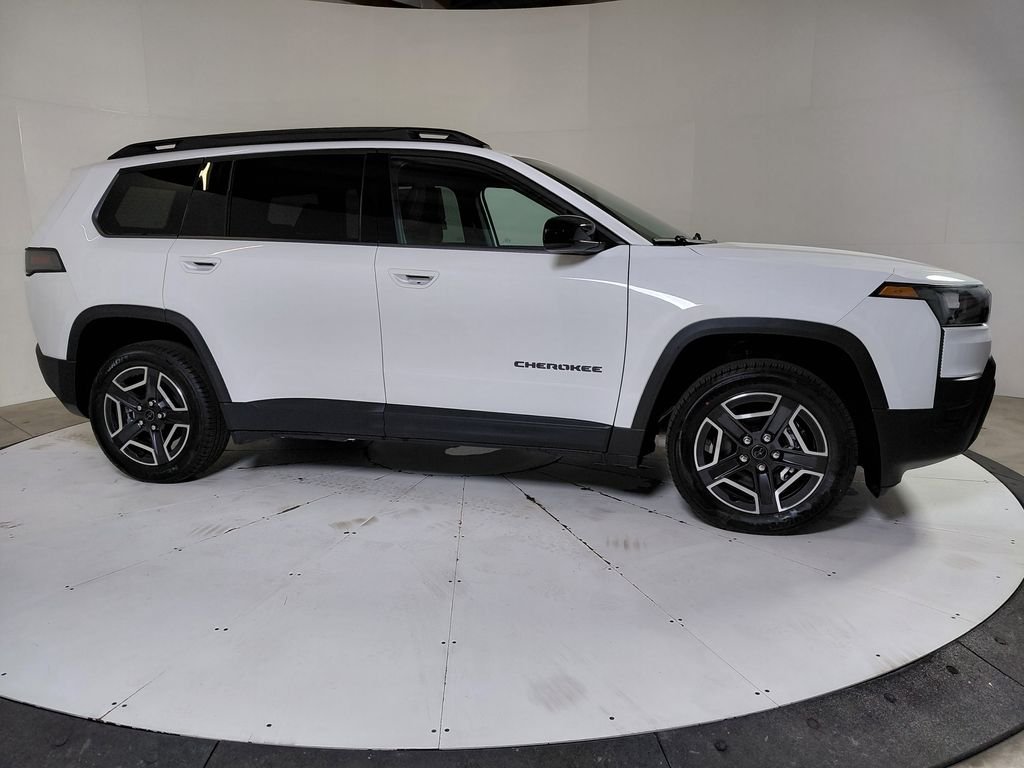 New 2026 Bright White Clear-Coat Exterior Paint Jeep Laredo image 9