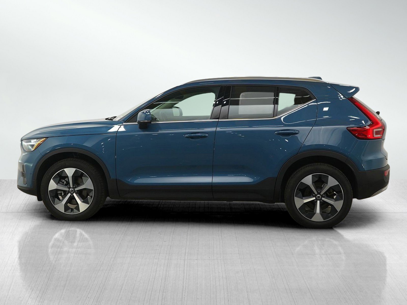 Used 2025 Volvo XC40 Plus with VIN YV4L12UE6S2602515 for sale in Wayzata, Minnesota