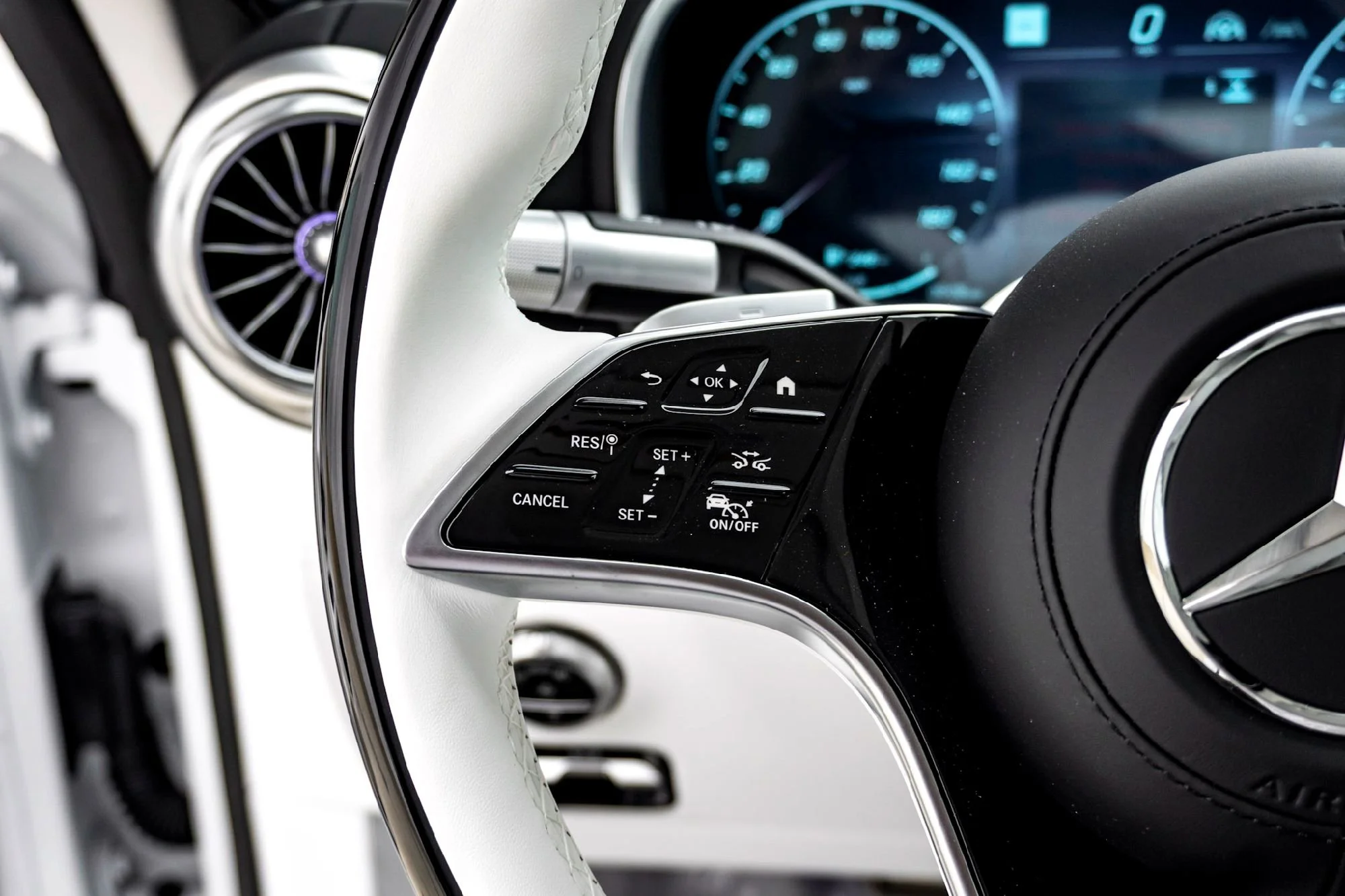 New 2026 White Mercedes-Benz Maybach SL 680 Monogram Series image 23
