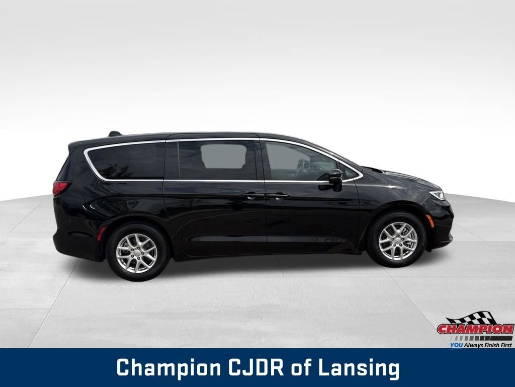 Used 2025 Black Chrysler Select image 9