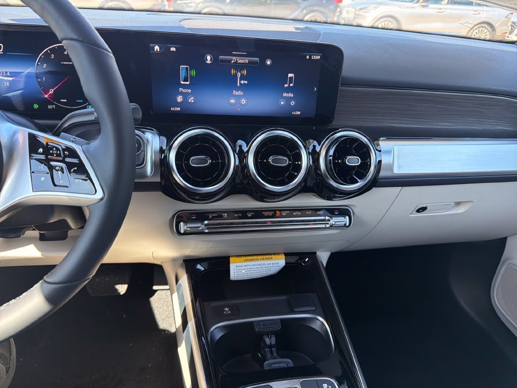 New 2026 Polar White Mercedes-Benz GLB 250 image 24