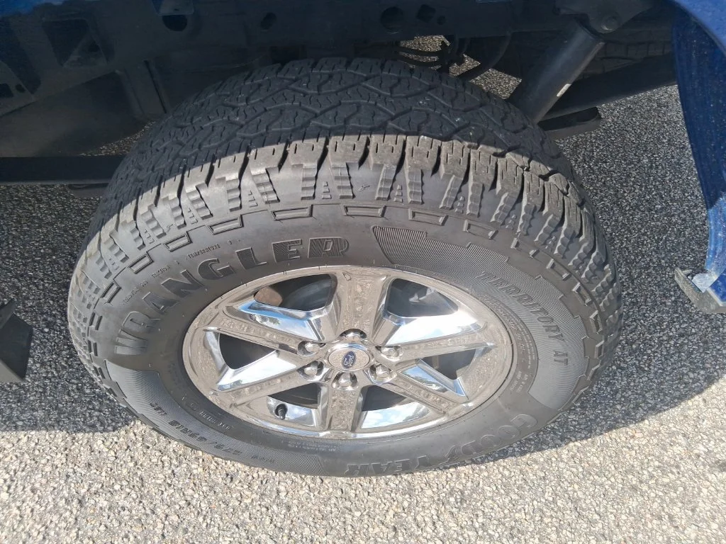 Used 2025 Blue Ford XLT image 6