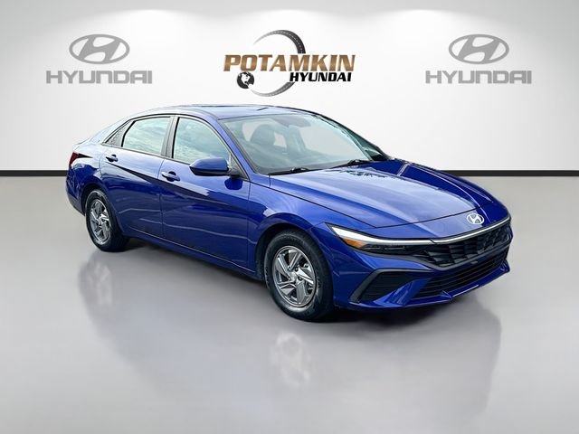 Used 2024 Blue Hyundai SE image 3