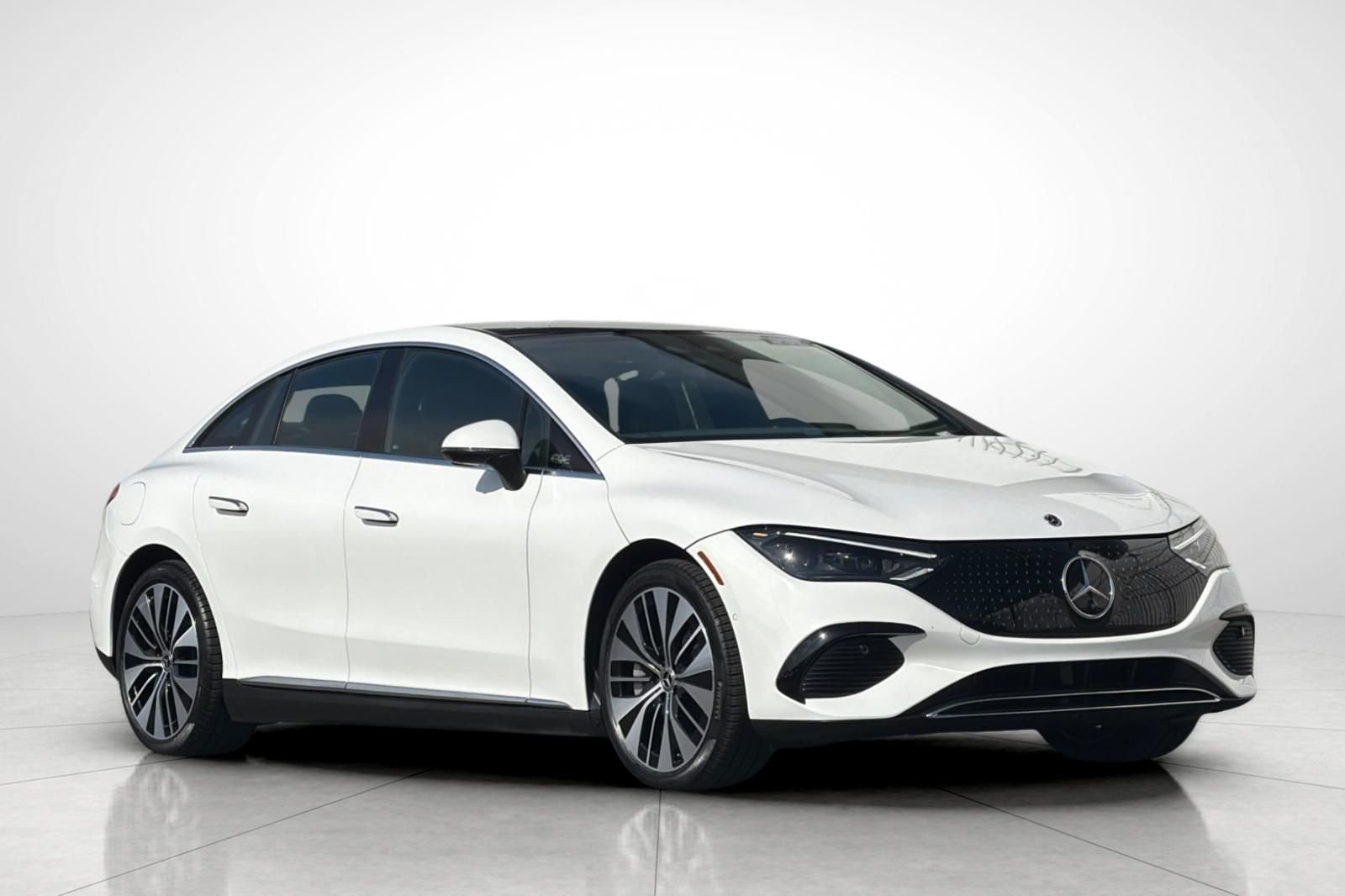 Certified Used 2023 White/off-white Mercedes-Benz 500 Sedan image 32