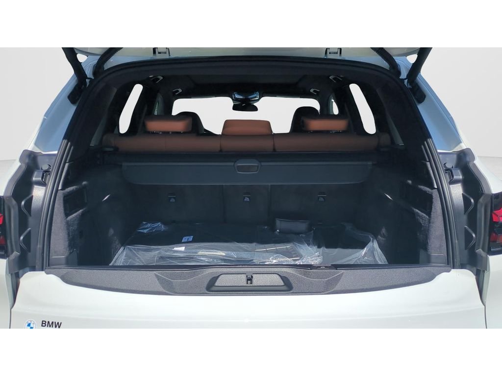New 2026 Alpine White BMW sDrive40i image 9