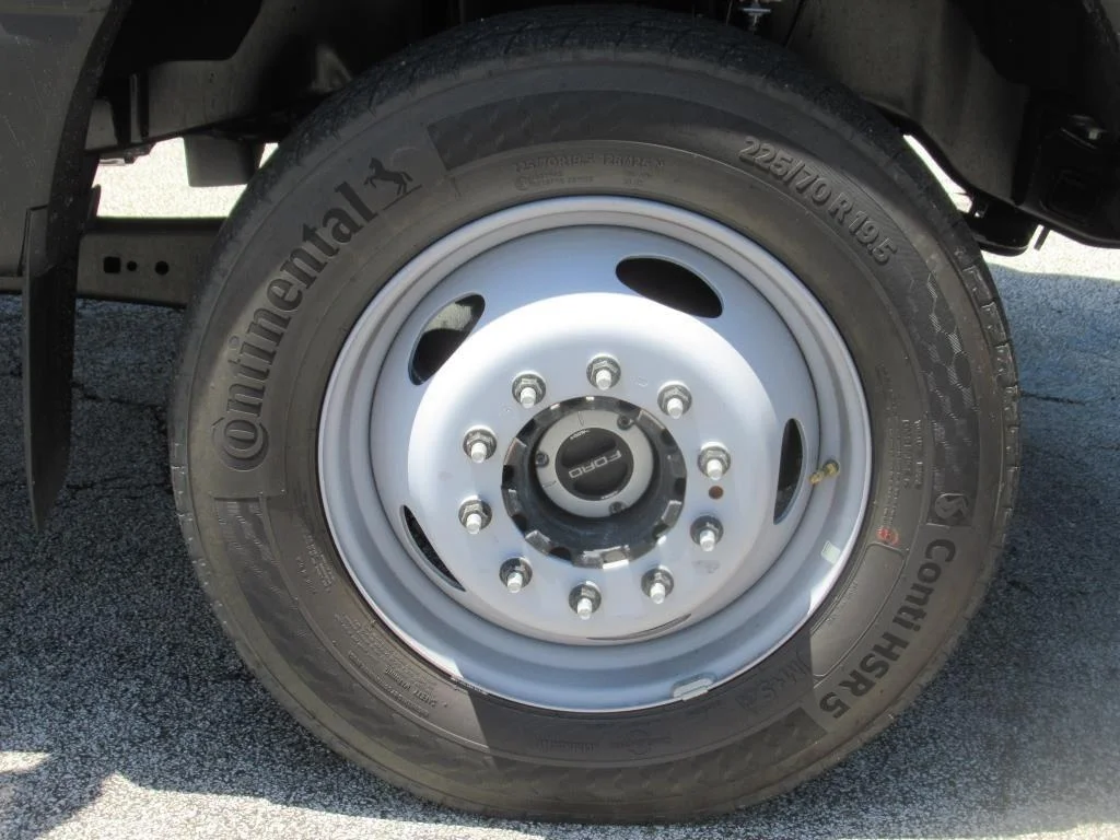 New 2024 Oxford White Ford F-550® XL image 7