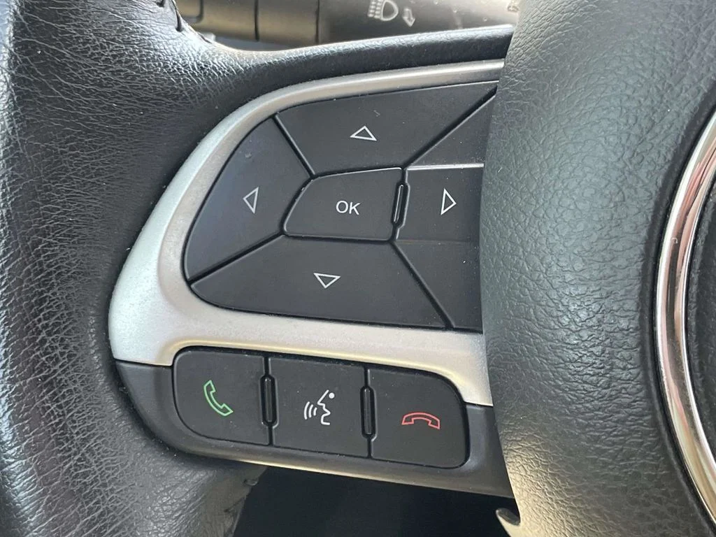 Used 2020 Blue Jeep Latitude image 29