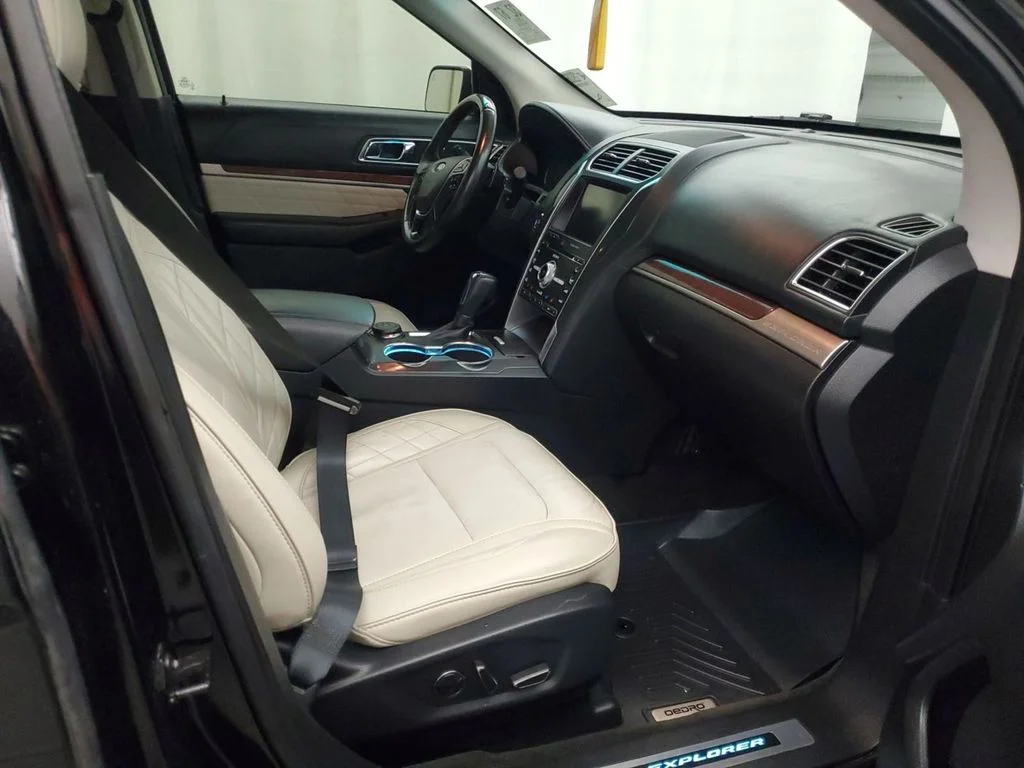 Used 2016 Shadow Black Ford Platinum image 10