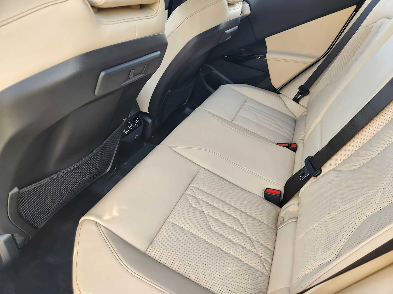 New 2026 Alpine White BMW 30 xDrive image 7
