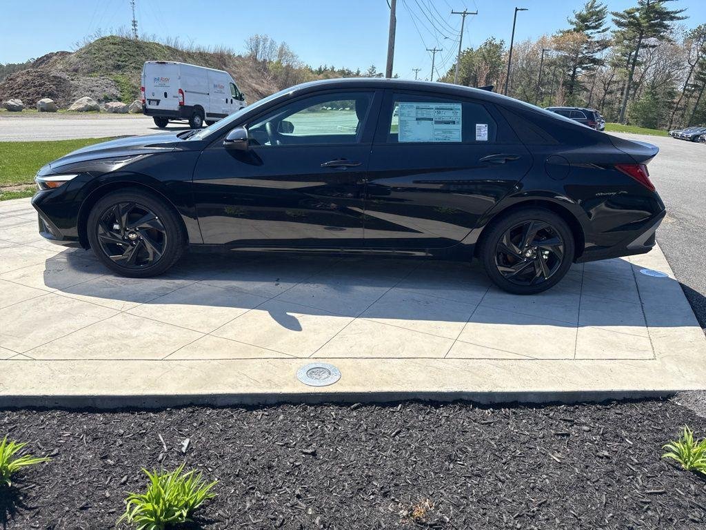 New 2026 Black Hyundai SEL Sport image 4