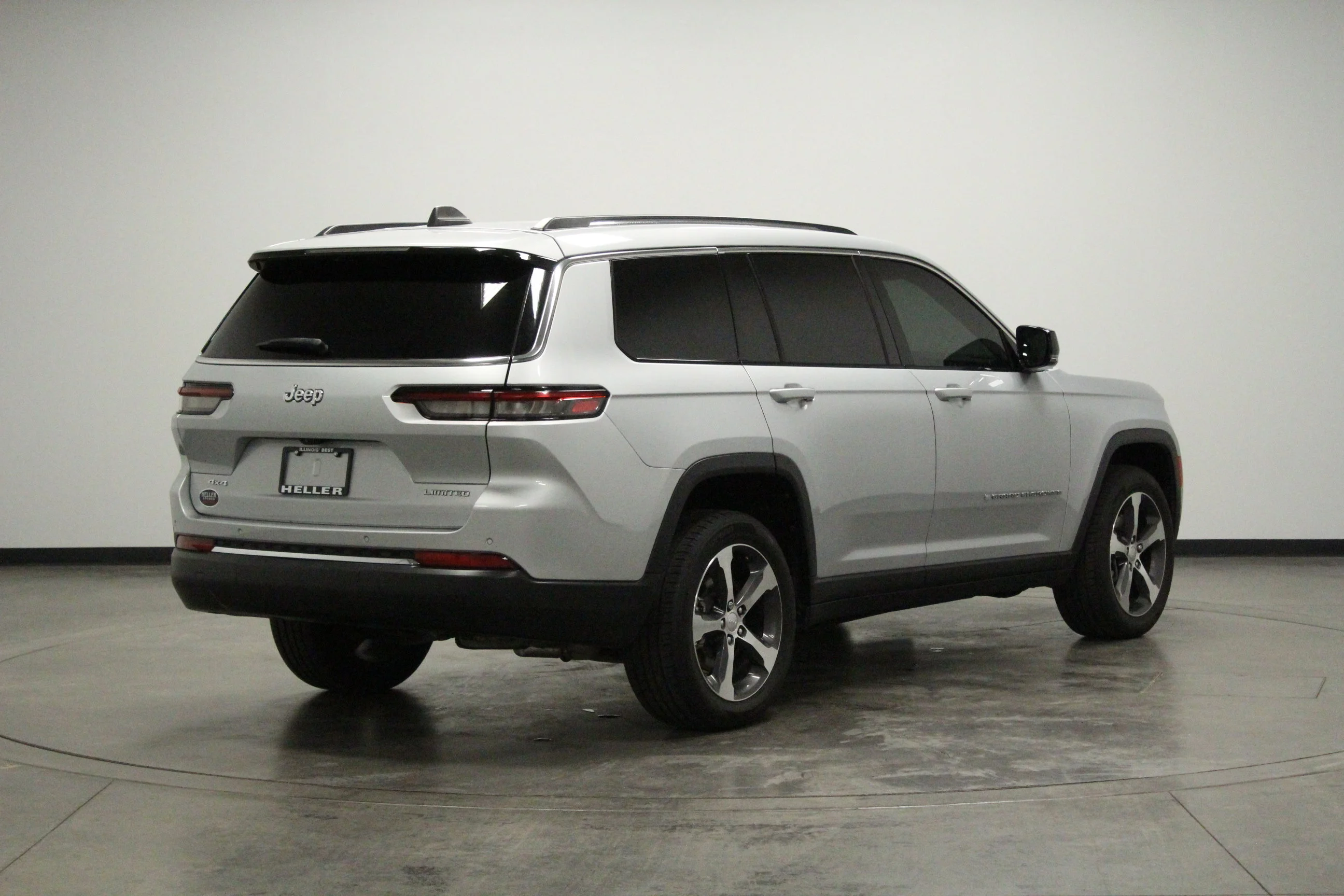 Used 2023 Silver Zynith Jeep Limited image 8