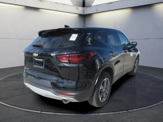 Used 2023 Black Chevrolet LT image 3