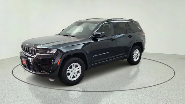 Used 2023 Black Jeep Laredo image 19