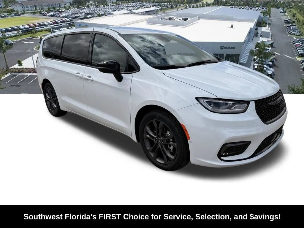 New 2026 Bright White Clear-Coat Exterior Paint Chrysler Select image 2