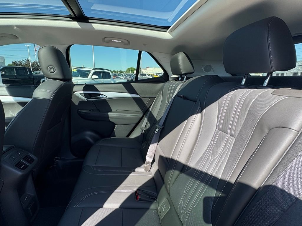 Used 2024 White Frost Tricoat Buick Avenir image 15