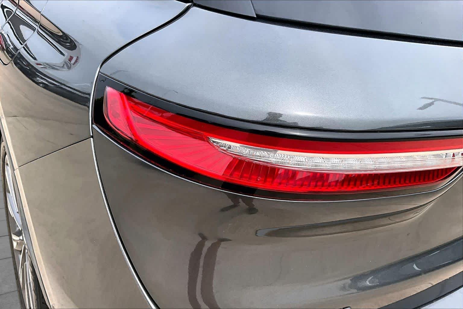 Used 2020 Magnetic Gray Lincoln Reserve image 28