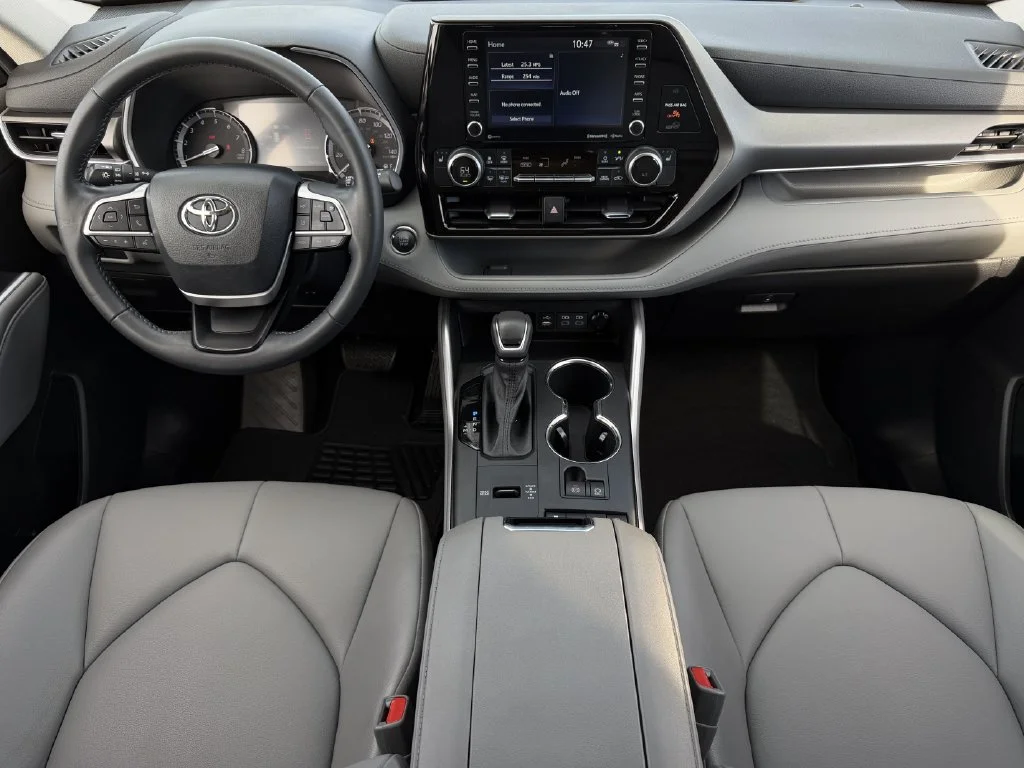 Used 2022  Toyota XLE image 11