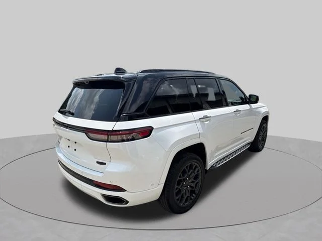 Used 2024 White Jeep Summit Reserve image 8