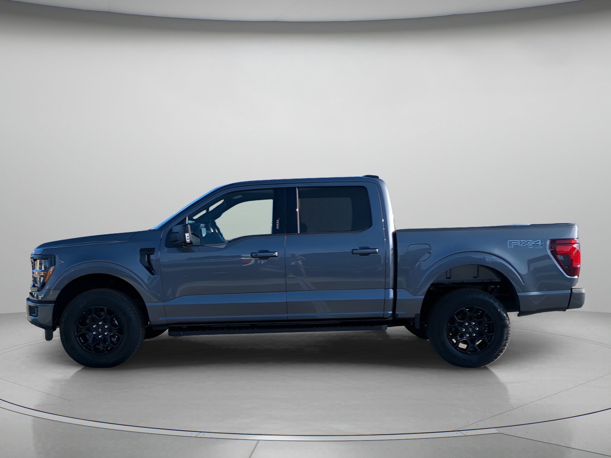 New 2026 Carbonized Gray Metallic Ford XLT image 40