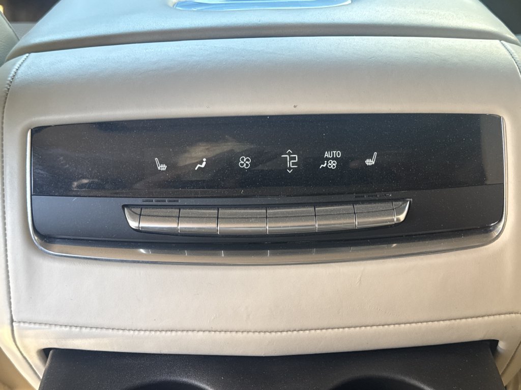Used 2021 White Cadillac Sport Platinum image 25