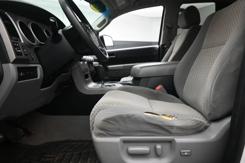 Used 2010 White Toyota Grade image 16
