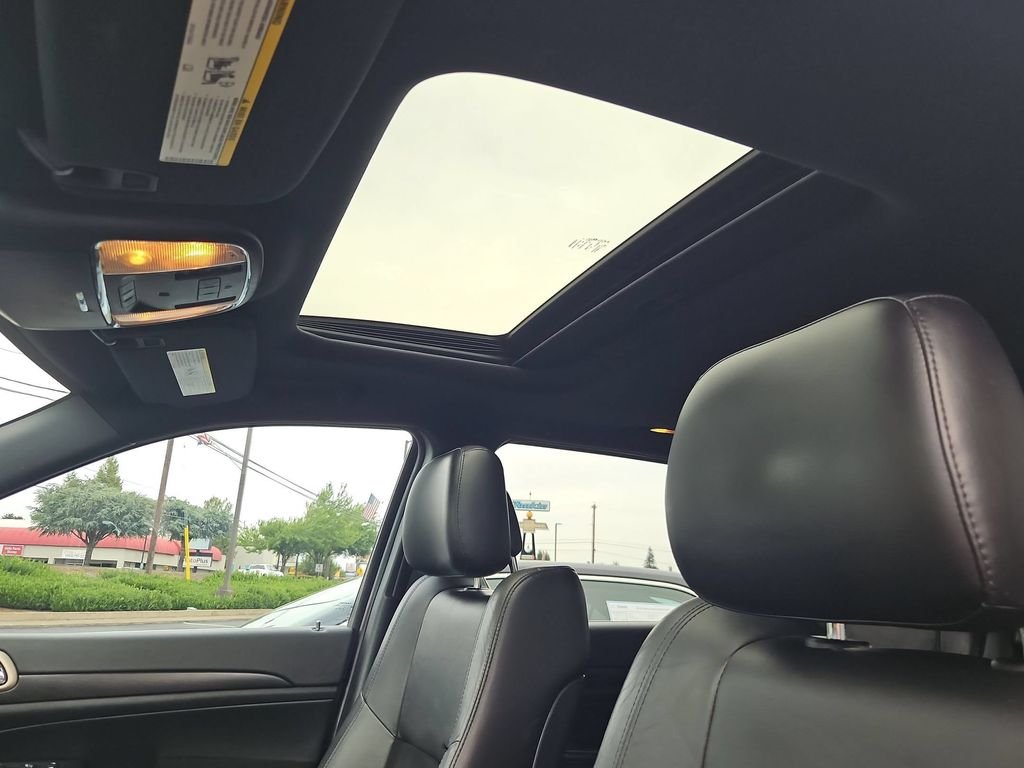 Used 2015 Brilliant Black Crystal Pearlcoat Jeep Altitude image 33