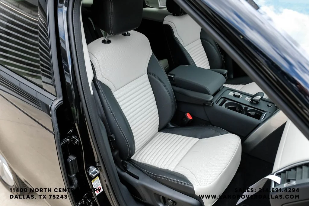 New 2026 Santorini Black Metallic Land Rover S image 34