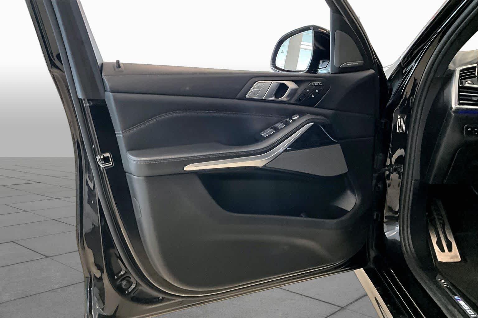 Used 2022 Black Sapphire Metallic BMW M50i image 20