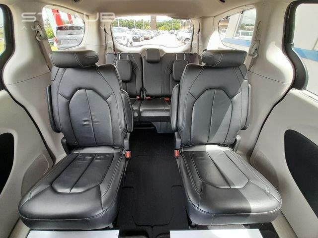Used 2022 Brilliant Black Crystal Pearlcoat Chrysler Touring L image 39