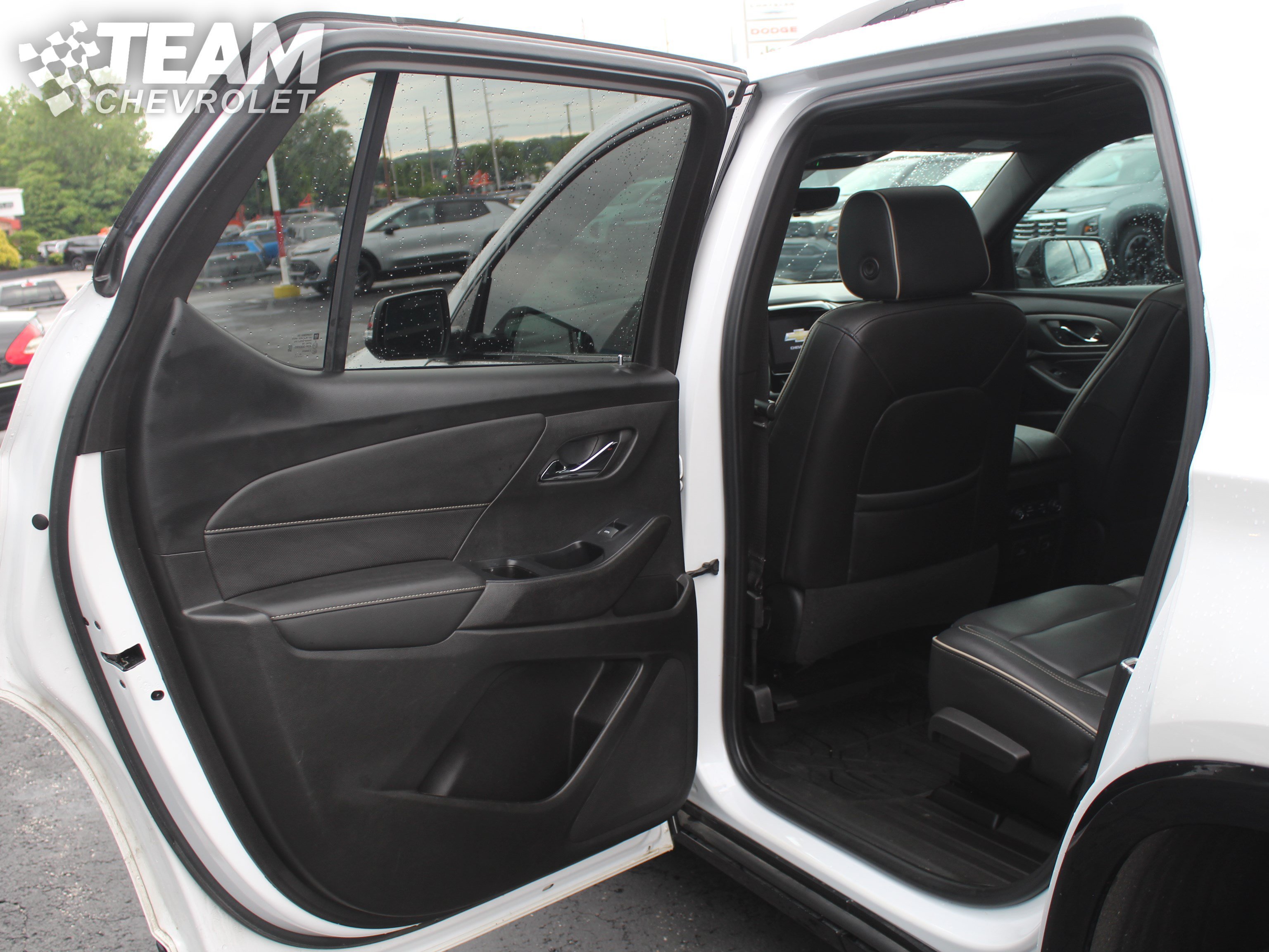 Used 2022 Iridescent Pearl Tricoat Chevrolet Premier image 24