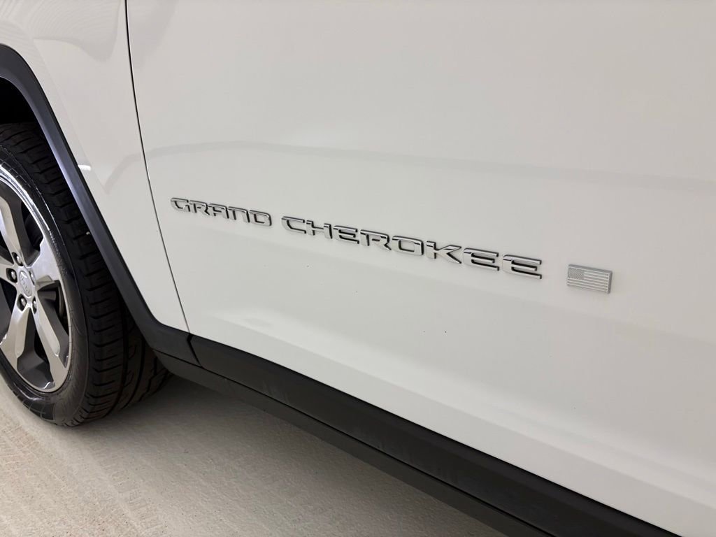 Used 2021 White Jeep Limited 4x4 image 29