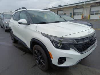 Used 2024 Snow White Pearl Kia X-Line image 2