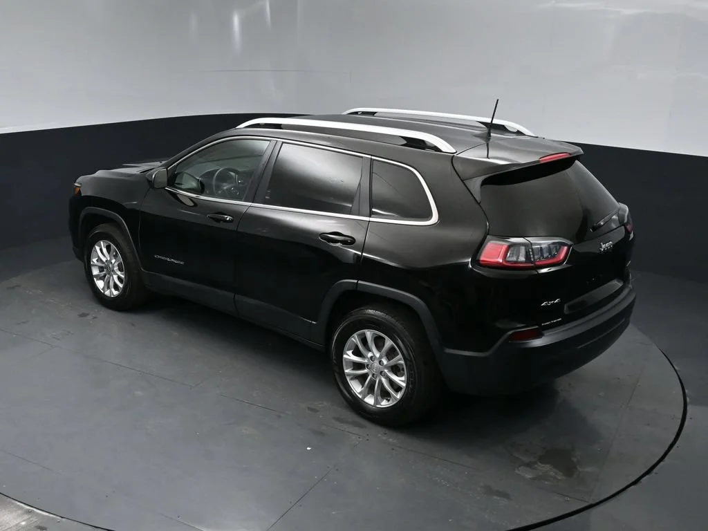 Used 2019 Black Jeep Latitude image 33