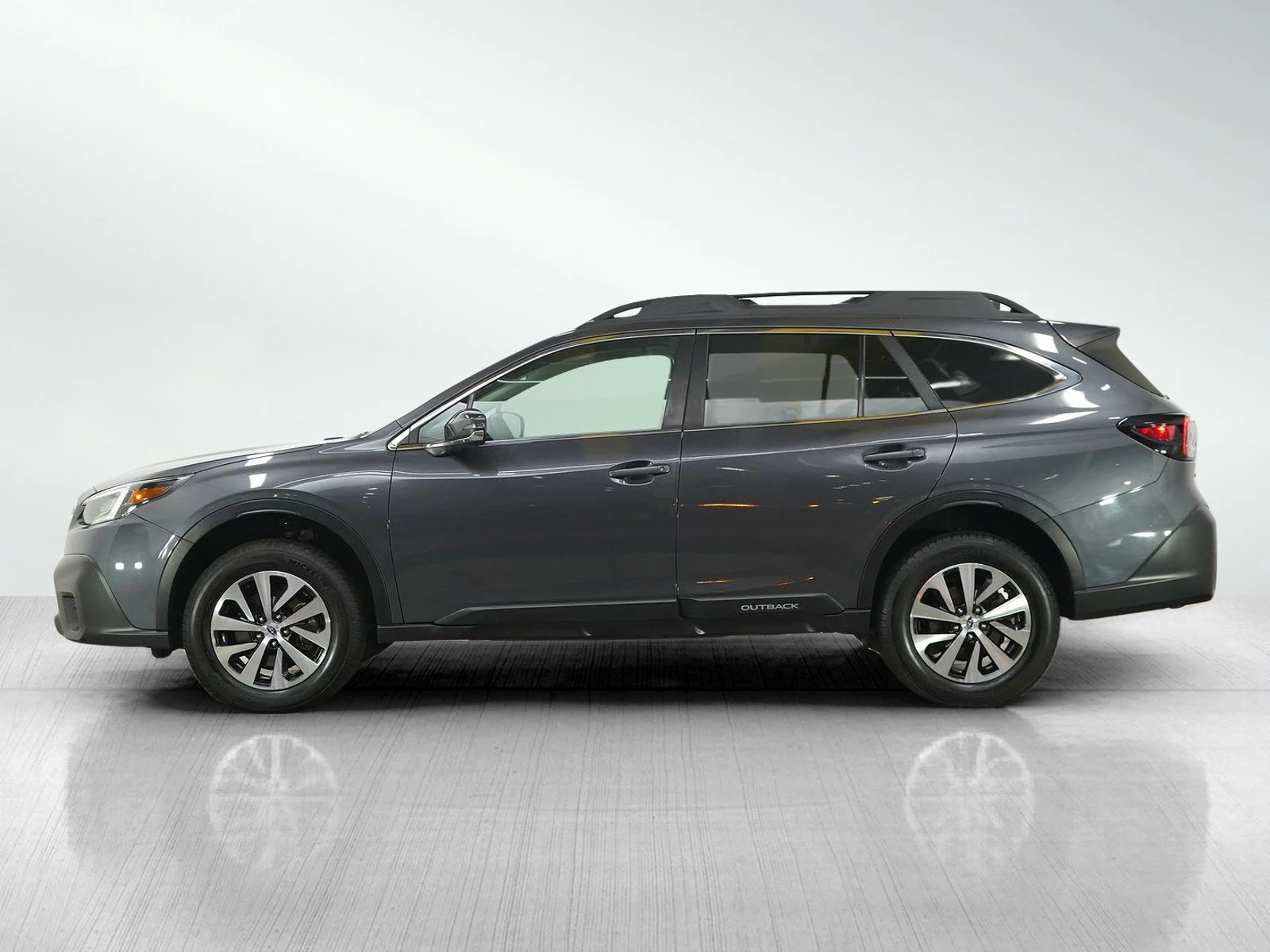 Used 2020 Subaru Outback Premium with VIN 4S4BTACC1L3178008 for sale in Burnsville, Minnesota