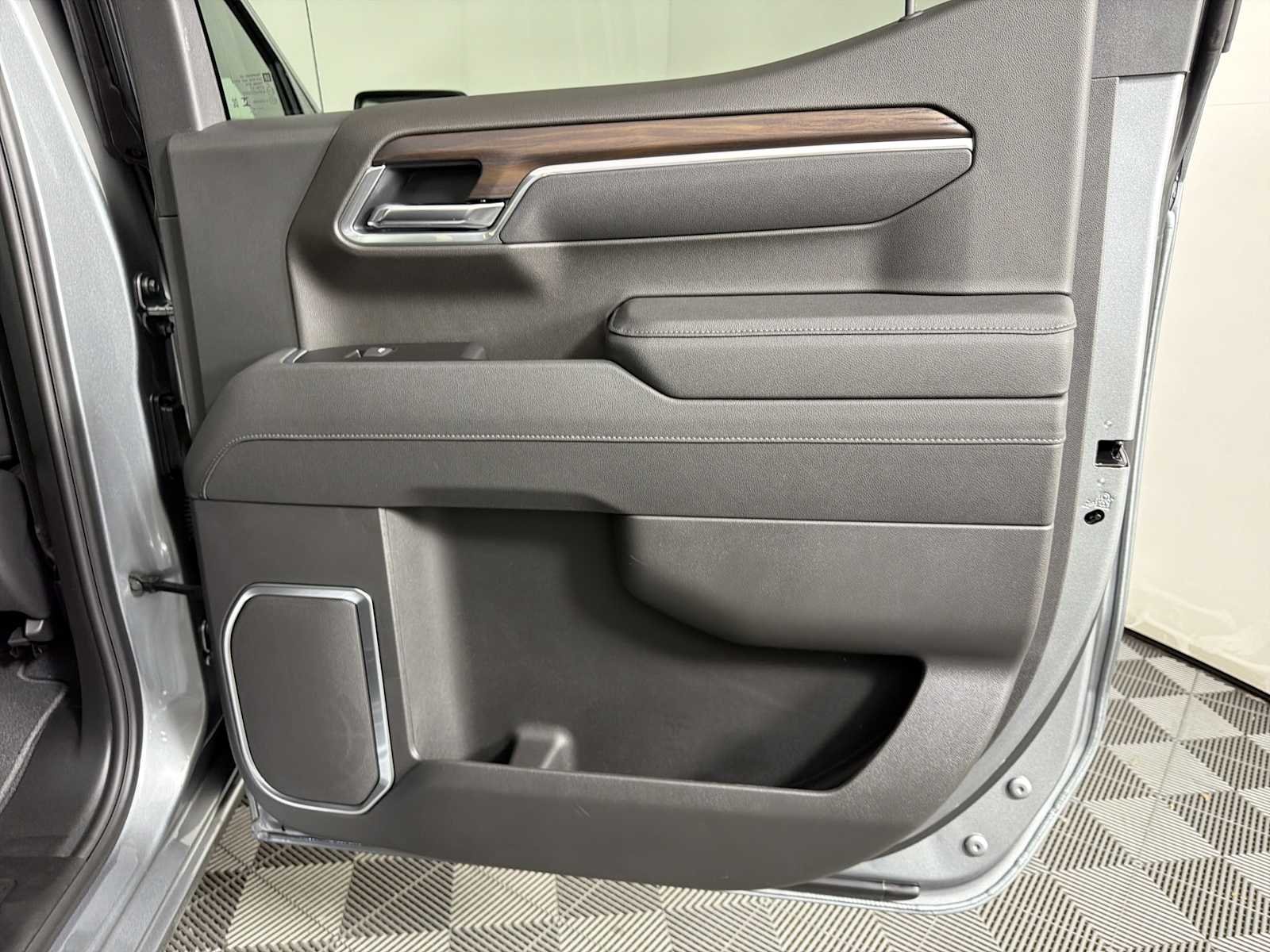 2026 GMC Sierra 1500 SLT - Photo 14