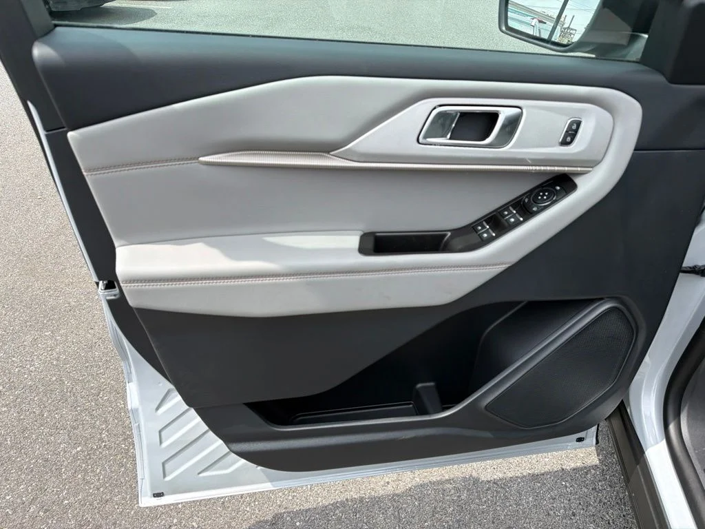 New 2026 Space White Metallic Ford Active image 28