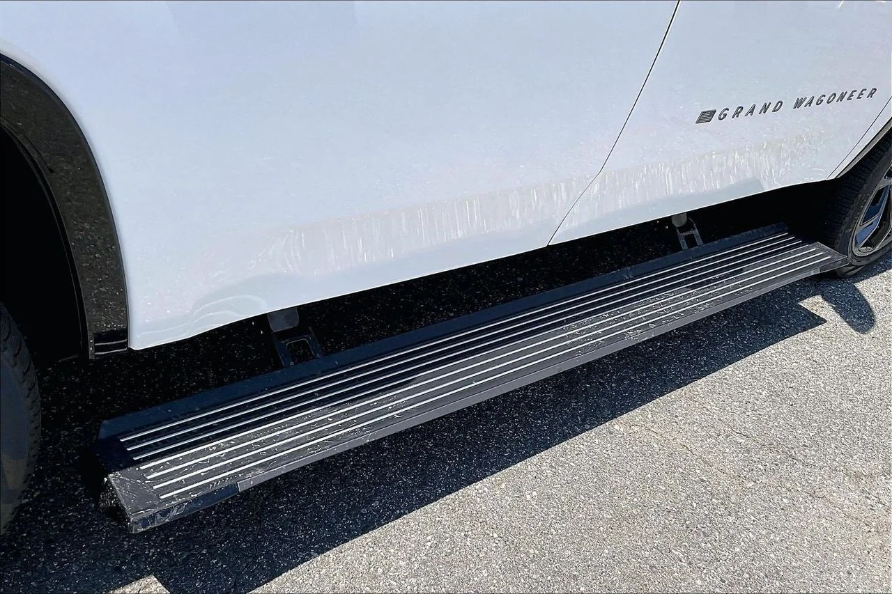 New 2026 Bright White Clearcoat Jeep Summit Reserve image 9