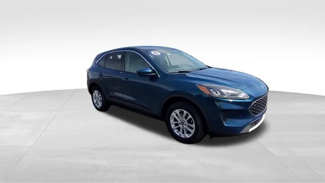 Used 2020 Ford Escape SE with VIN 1FMCU9G68LUC62261 for sale in Fenton, MI