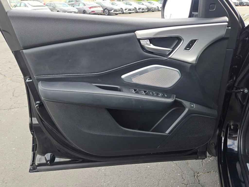 Used 2023  Acura Technology Package image 18