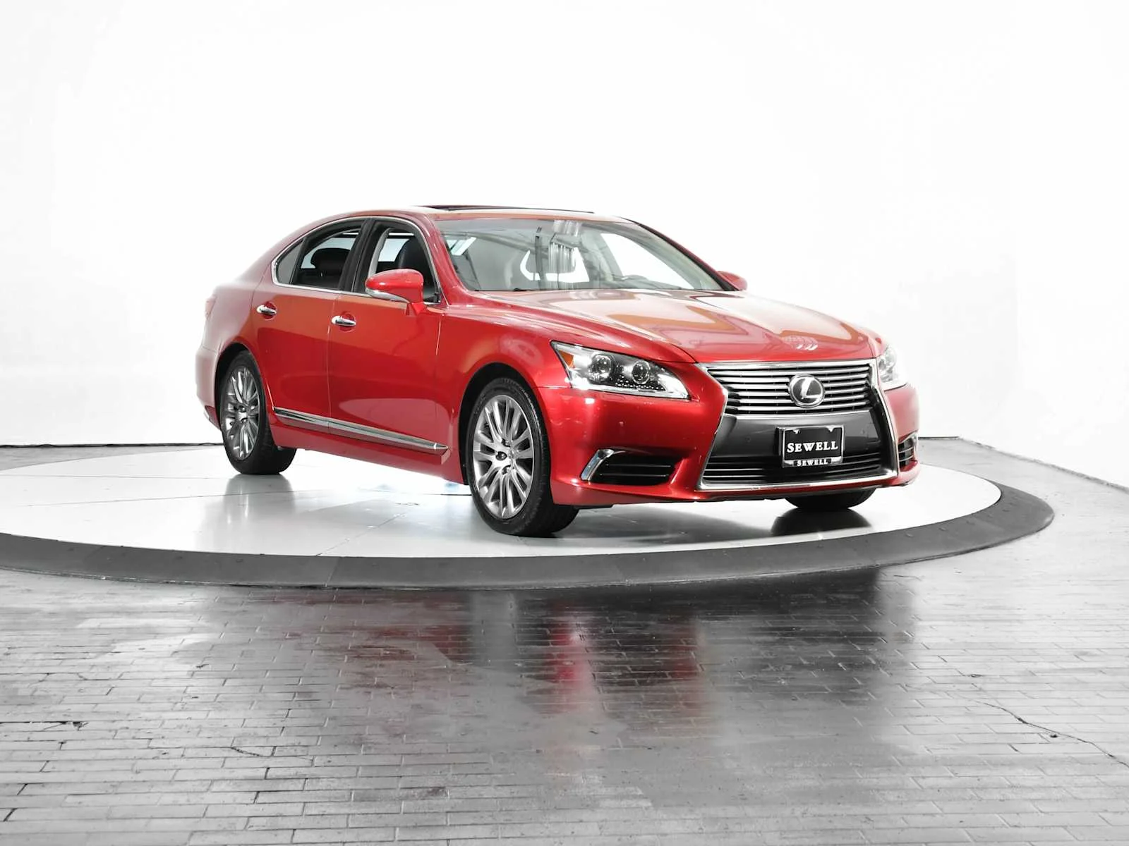 Used 2014 Matador Red Mica Lexus  image 9