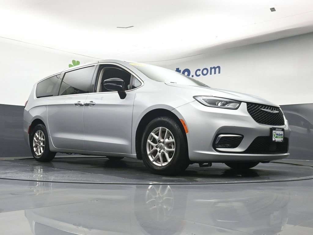 Used 2024 Silver Chrysler Touring L image 29
