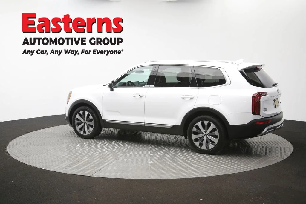 Used 2020 White Kia S image 66