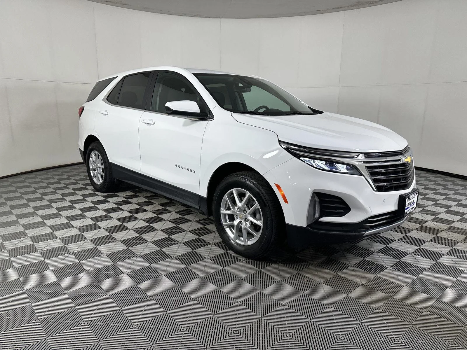 Used 2024 Summit White Chevrolet LT image 14