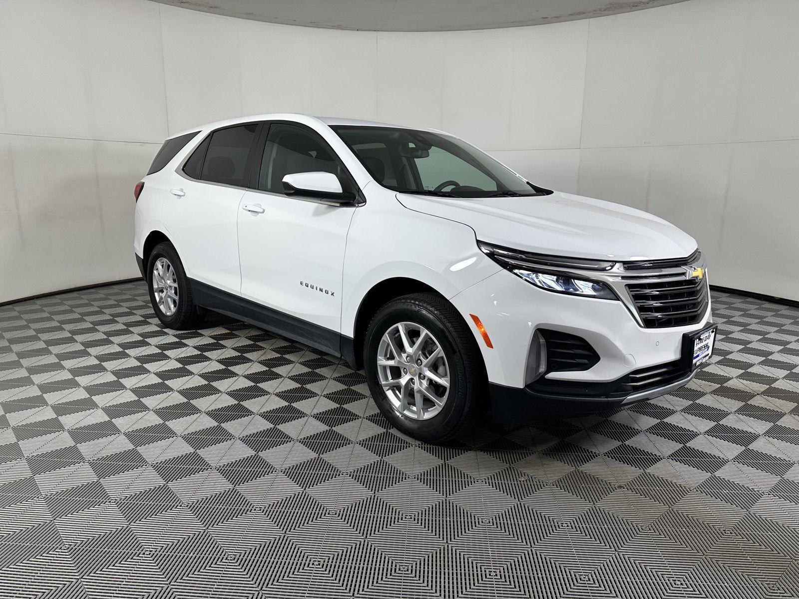 Used 2024 Summit White Chevrolet LT image 25