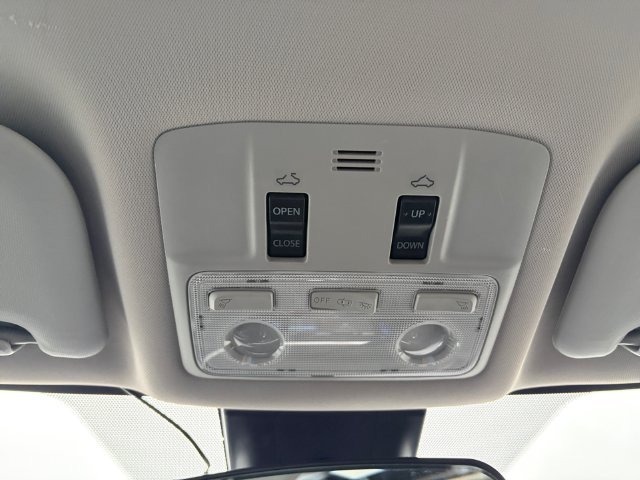 Used 2018 Silver Toyota LE image 19